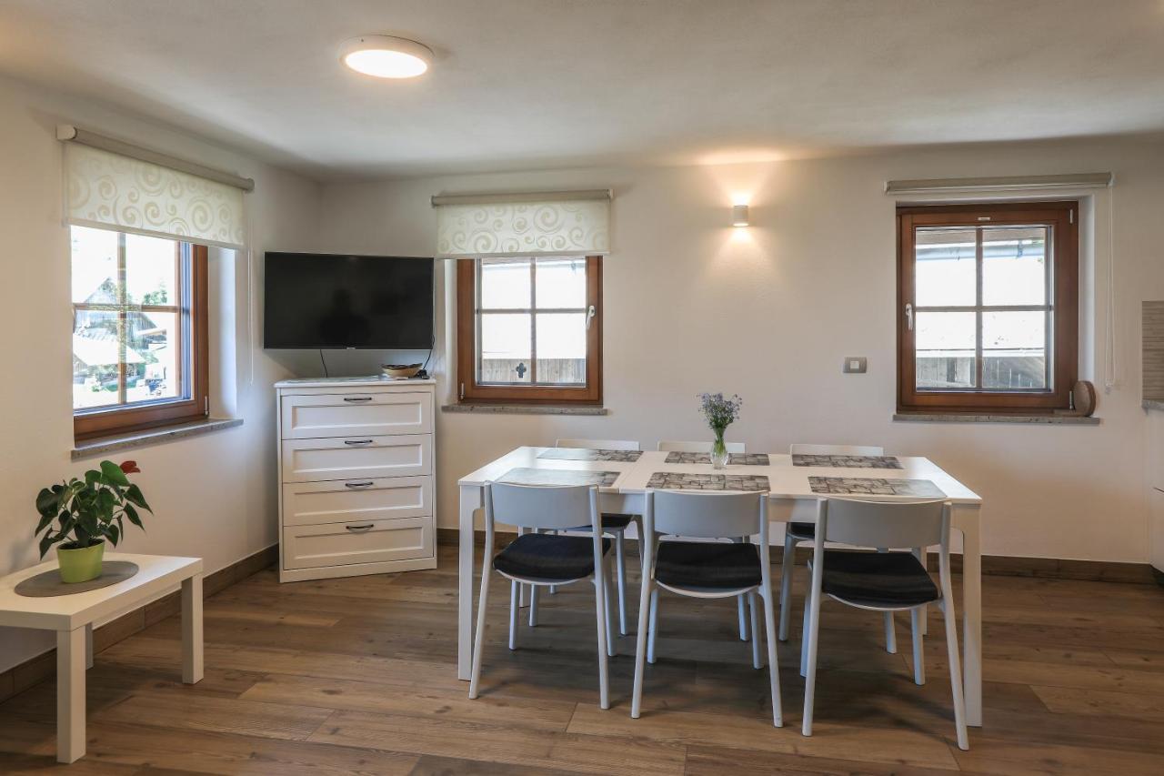 Apartmaji Tina Zgornje Gorje Eksteriør billede